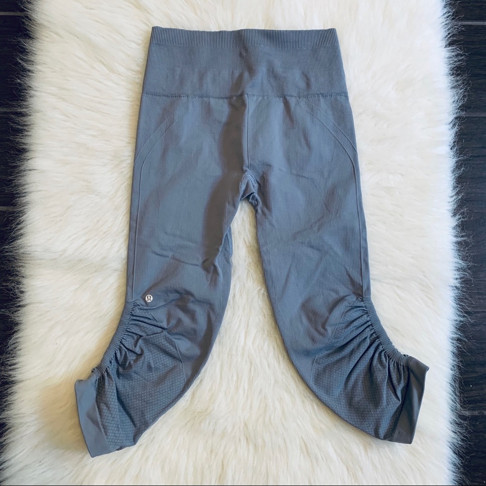 Lululemon in the flow crop leggings